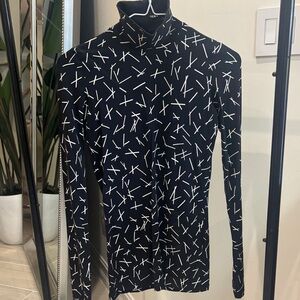 Tory Burch Size Small - Black and White Patterned Stretchy Turtleneck Top